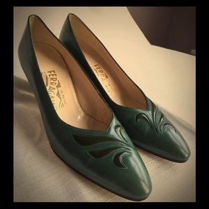 VINTAGE AUTHENTIC UNIQUE GREEN Salvatore Ferragamo Italian Leather pumps sz 8.5